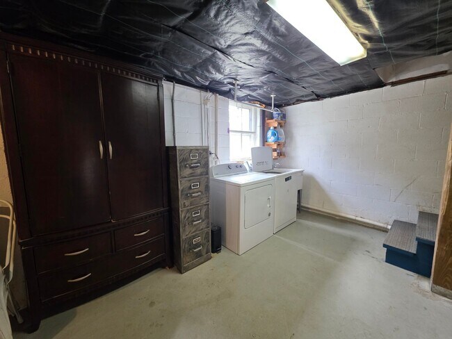 Building Photo - Charming 2BR with Walk-Out Basement, Fenced Yard & Flexible Murphy-Bed Office