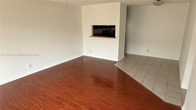 Building Photo - 1032 Twin Lakes Dr