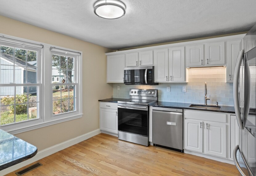 Building Photo - 134 Russet Ln