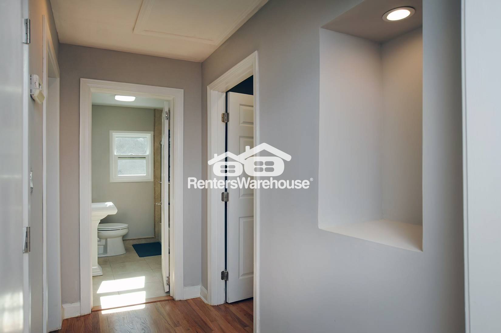 Building Photo - 1704 Belle Isle Cir NE