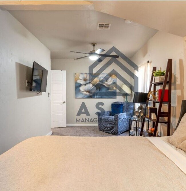 Building Photo - 2-Bed Furnished or Unfurnished The Choice Is Yours!