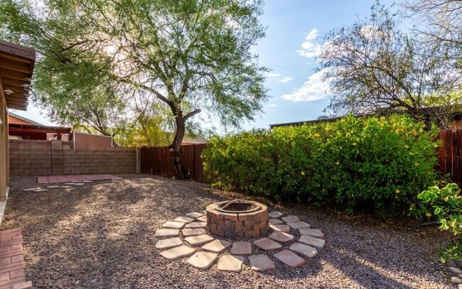 Building Photo - 4781 E Joslyn Heights Pl