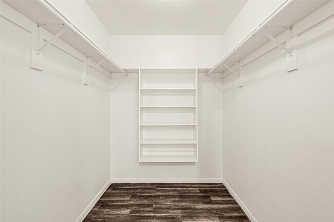 Building Photo - 8843 Leclaire Meadow Dr