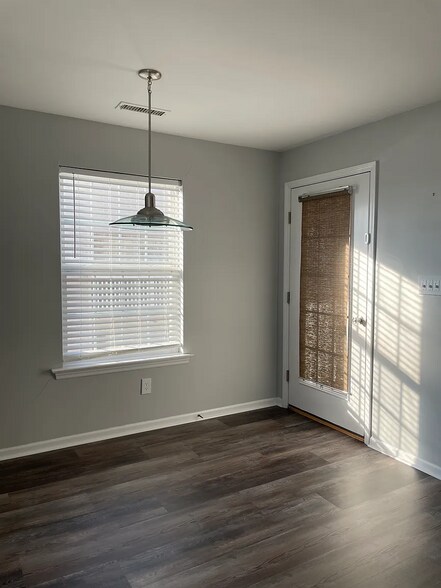 Building Photo - 2133 Welsh Dr