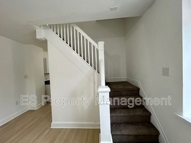 Building Photo - 2960 N Park Ave