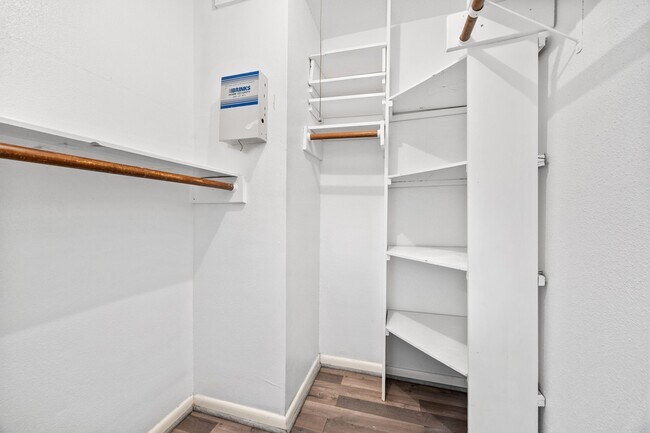 Building Photo - 2211 Turtle Creek Dr