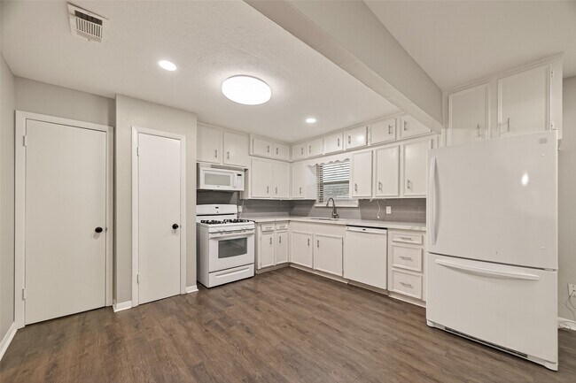 Building Photo - 514 Evonne St