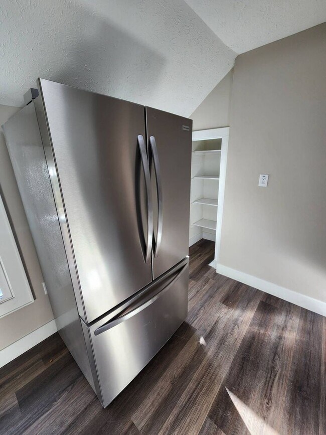 Building Photo - 1565 Hopkins Ave