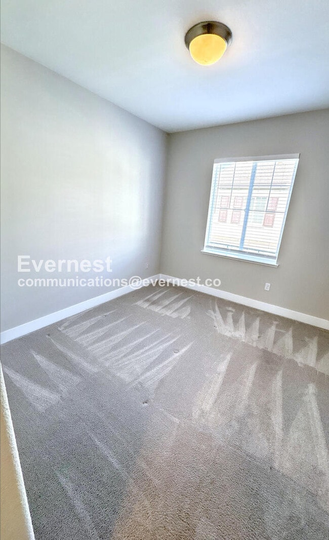 Building Photo - 404 Longden Ave