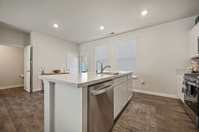 Building Photo - 193 Currant Cir