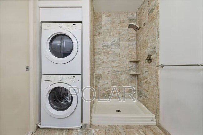 Building Photo - 154 Ave E