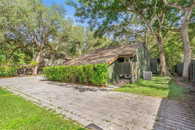 Building Photo - 6830 SW 69th Ave