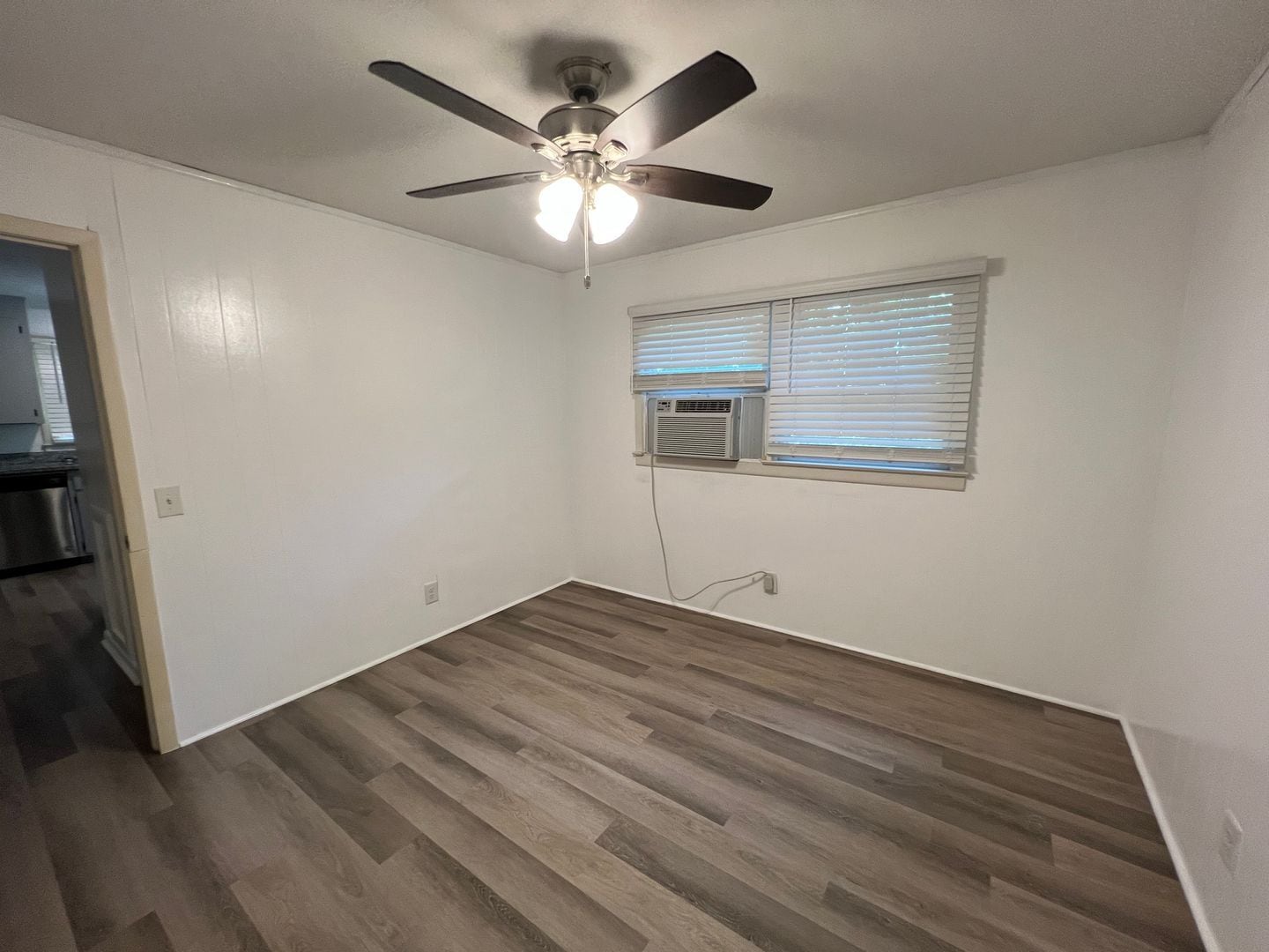 Building Photo - Precious 1BR/1BA Cottage On N Ross