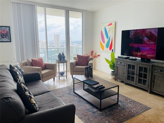 Building Photo - 1155 Brickell Bay Dr