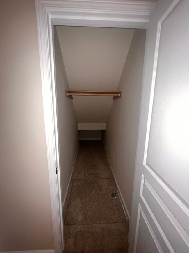 Building Photo - 174 Willow View Circle