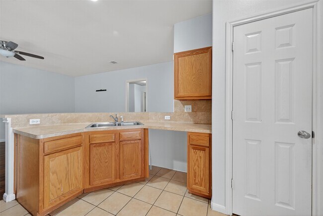 Building Photo - 8002 Colonial Ln