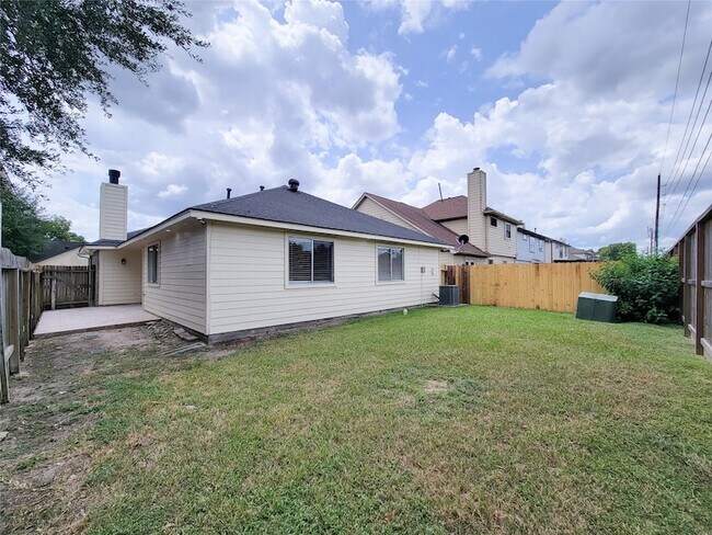 Building Photo - 3658 Villa Glen Dr