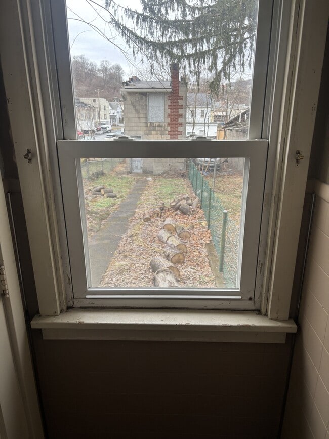 Building Photo - 2 S Vine St