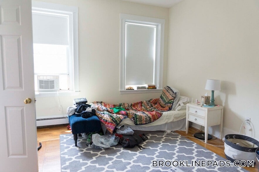 Building Photo - 19 Fairbanks St