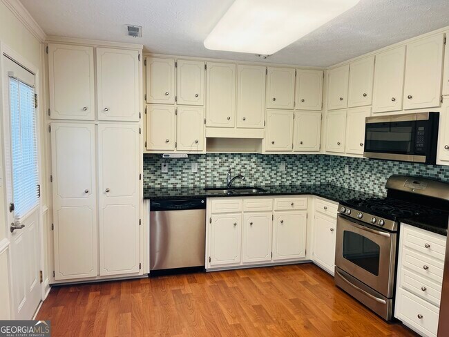 Building Photo - 28 Sandstone Dr