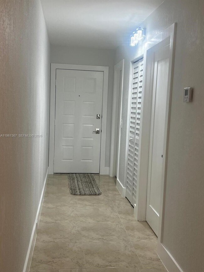 Building Photo - 1400 SW 124th Terrace