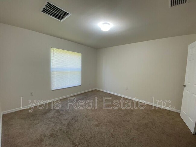 Building Photo - 5521 Gillot Blvd