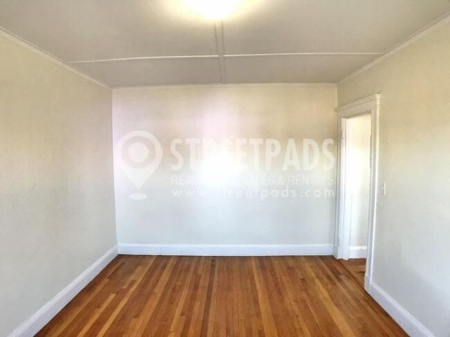 Building Photo - bedroom in Boston MA 02215