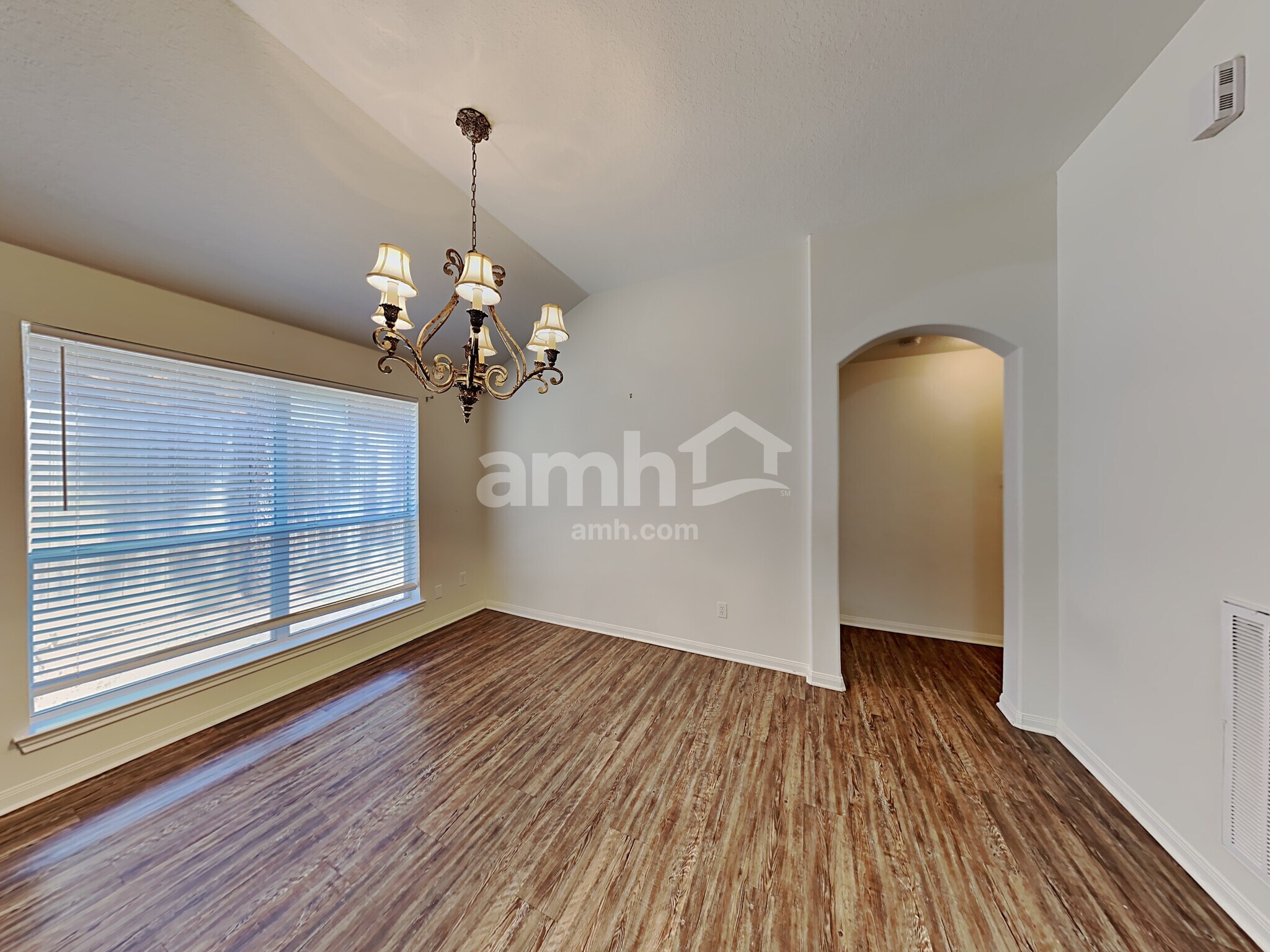 Building Photo - 3218 Woodchuck Rd