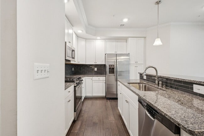 Building Photo - Welcome to this stunning 3-bedroom, 2.5-ba...