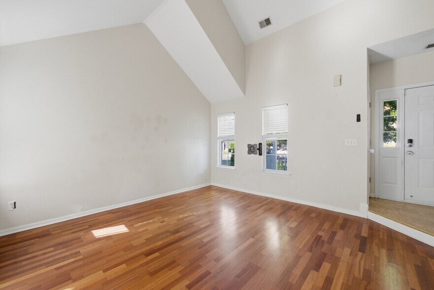 Building Photo - 306 Gauntlet Way