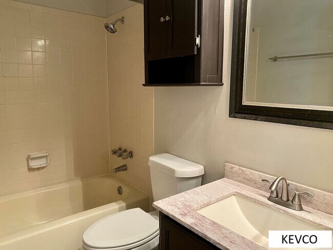 Building Photo - Sweet Home - Central Fort Collins!