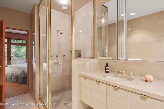 Building Photo - 800 Roaring Fork Rd