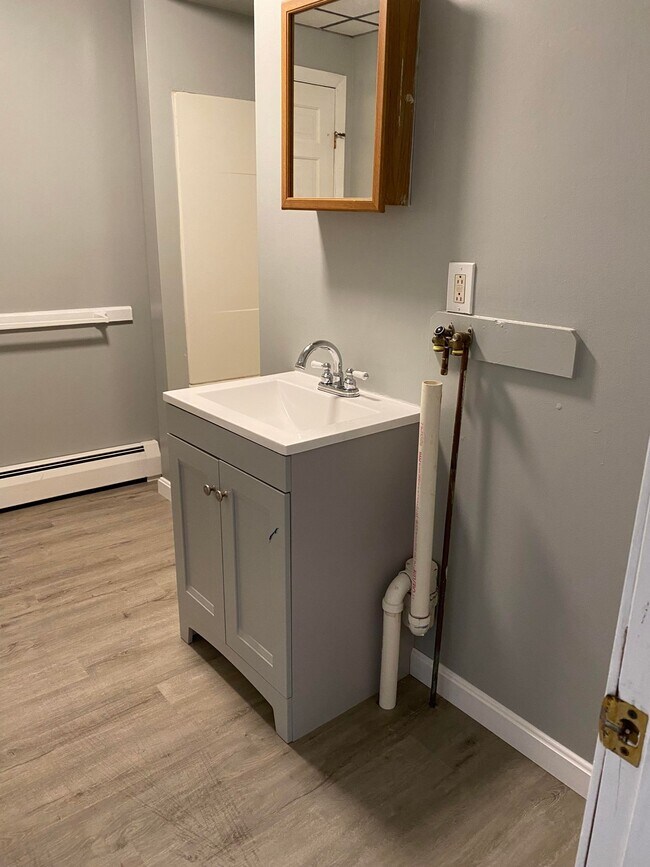 Building Photo - 916 Main St