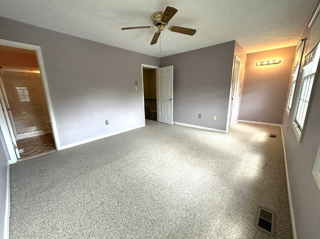Building Photo - Three Bedroom Townhome in New Market
