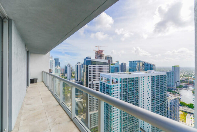 Building Photo - 485 Brickell Ave