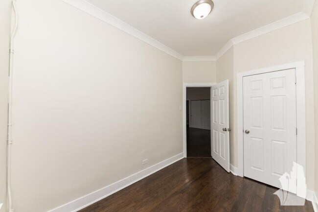 Building Photo - 2 bedroom in Chicago IL 60613