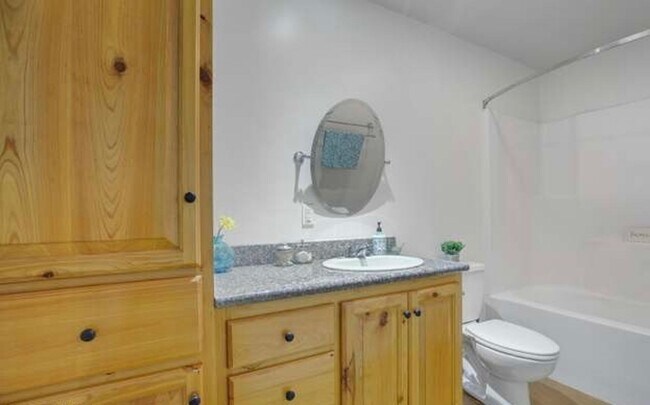 Building Photo - One Bedroom Studio Utilities included