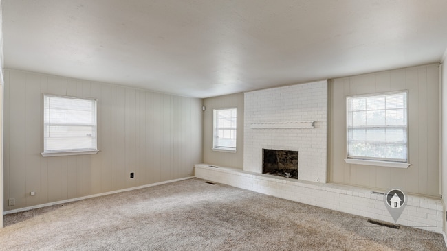 Building Photo - 4 Bedroom,2.5 Bath and 2 Car Garage Duplex with Fireplace and Prime Location Near Lake Hefner