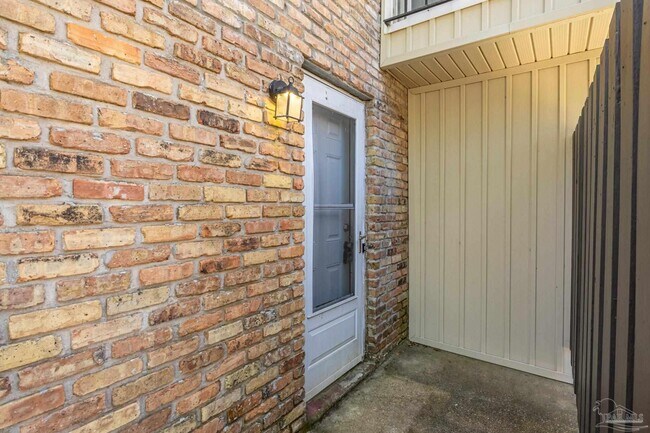 Building Photo - 4741 Huron Dr