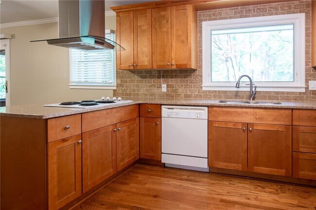 Building Photo - 2852 Talisman Ct NE