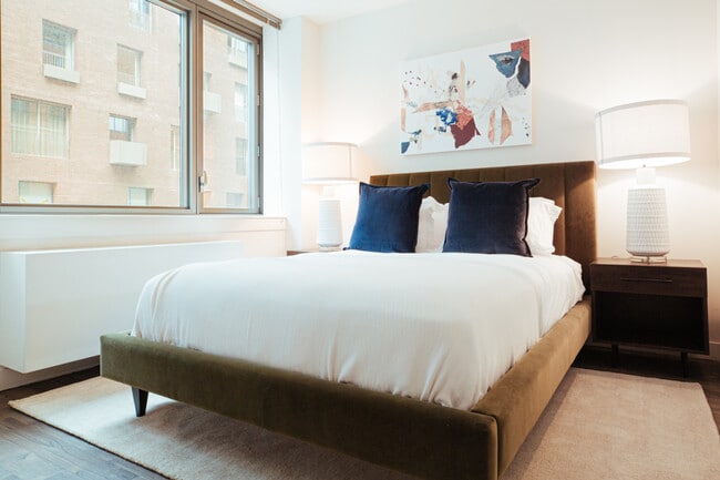 Building Photo - 525 W 28th St