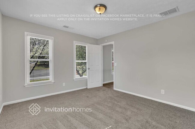 Building Photo - 1810 Collines Ave