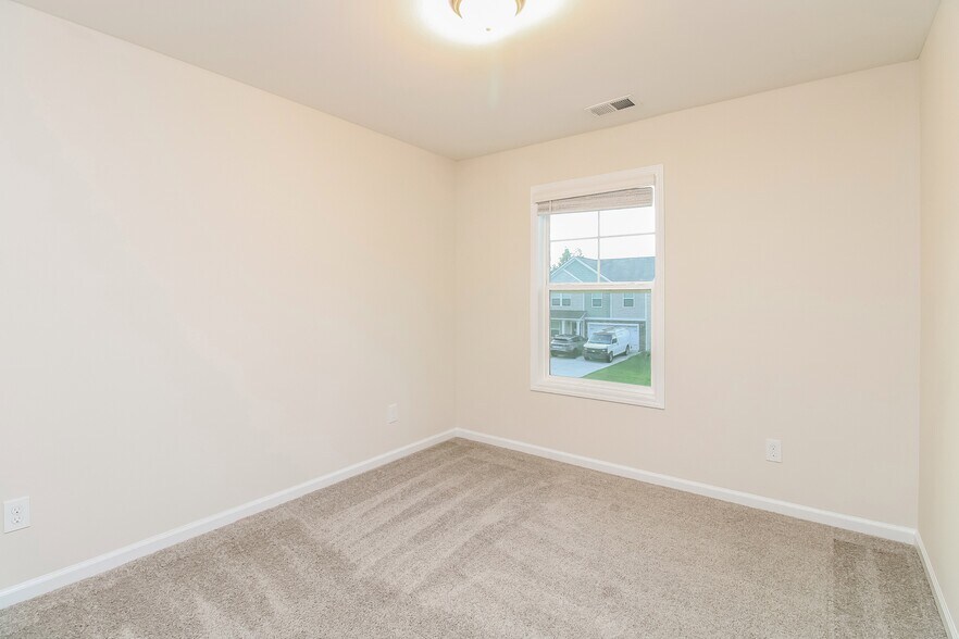 Building Photo - 119 Woodcote Dr