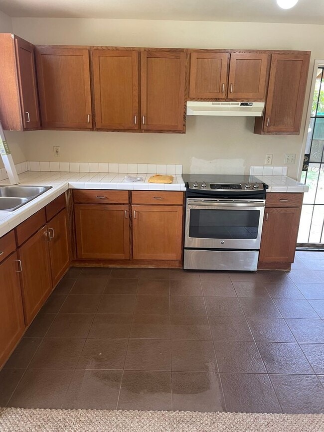 Building Photo - Maui Meadows - 2 Bed 1 Bath Unfurnished Cottage with Panoramic Ocean Views