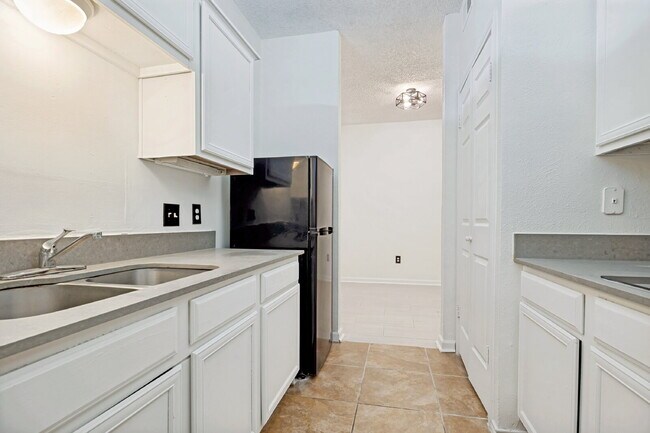 Building Photo - Spacious Dallas Condo with Unbeatable Storage, Private Patio & Carport