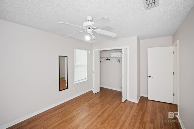 Building Photo - 620 S Oak St