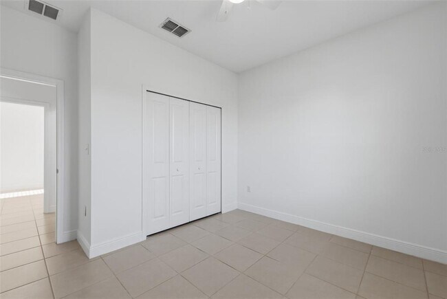 Building Photo - 304 Begonia Ct