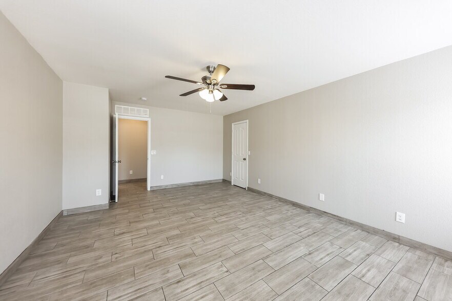 Building Photo - 11522 W Wethersfield Rd