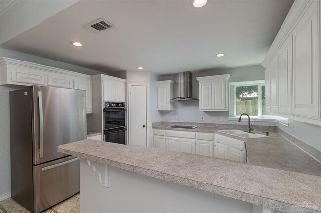 Building Photo - 2813 Hawk Ct