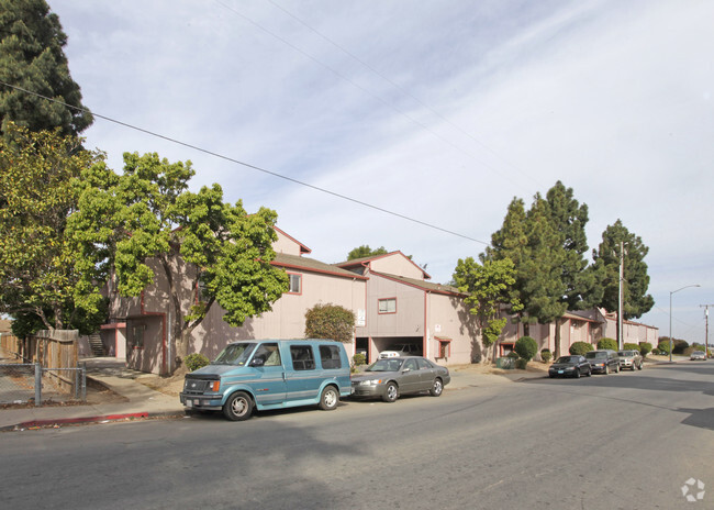 Primary Photo - 784-792 Garner Ave